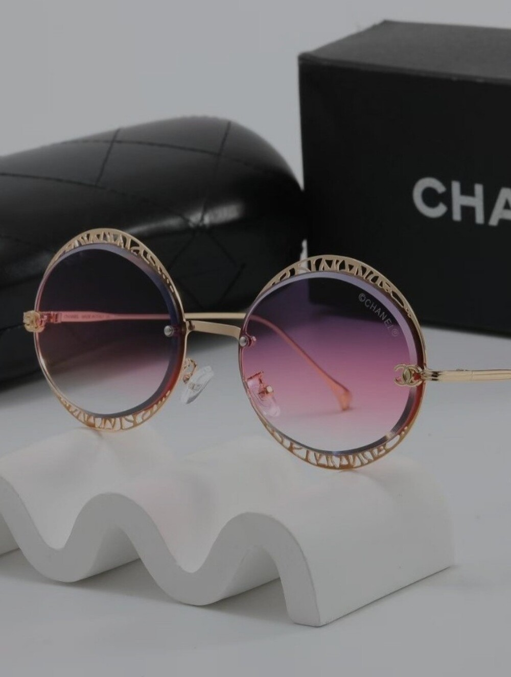 Super Sunglasses Gold Frame Round Sunglasses with Pink Gradient Lenses